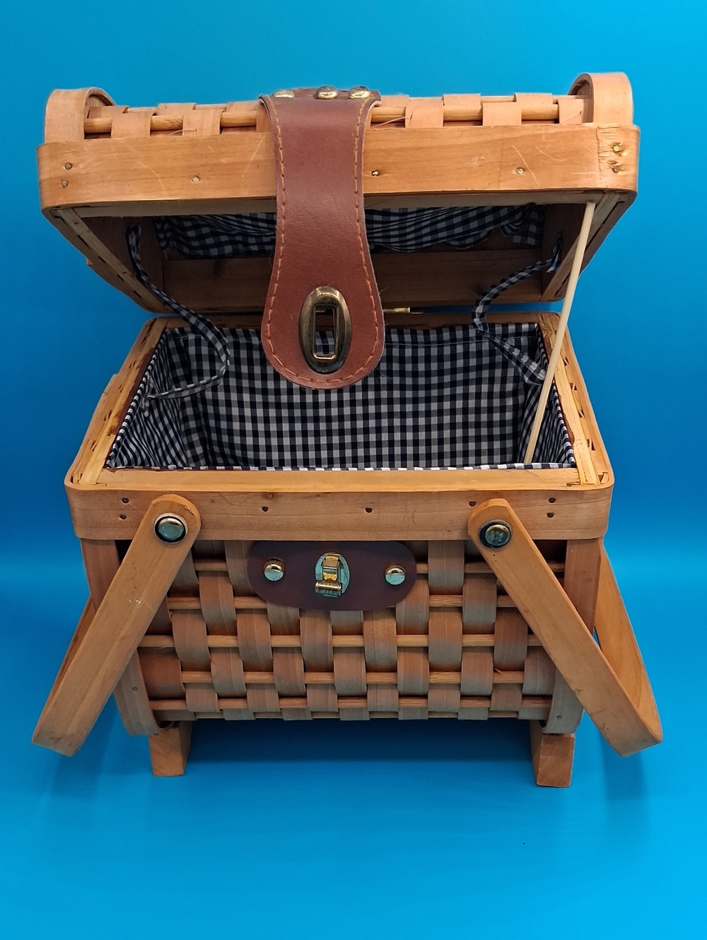 Vintage Wicker Sewing Picnic Basket with Gingham Lining